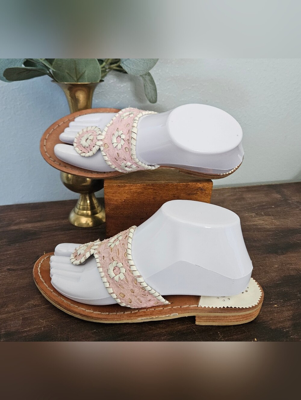 JACK ROGERS Palm Beach-inspired Leather Light Pink & White Thong Sandals  Size 6